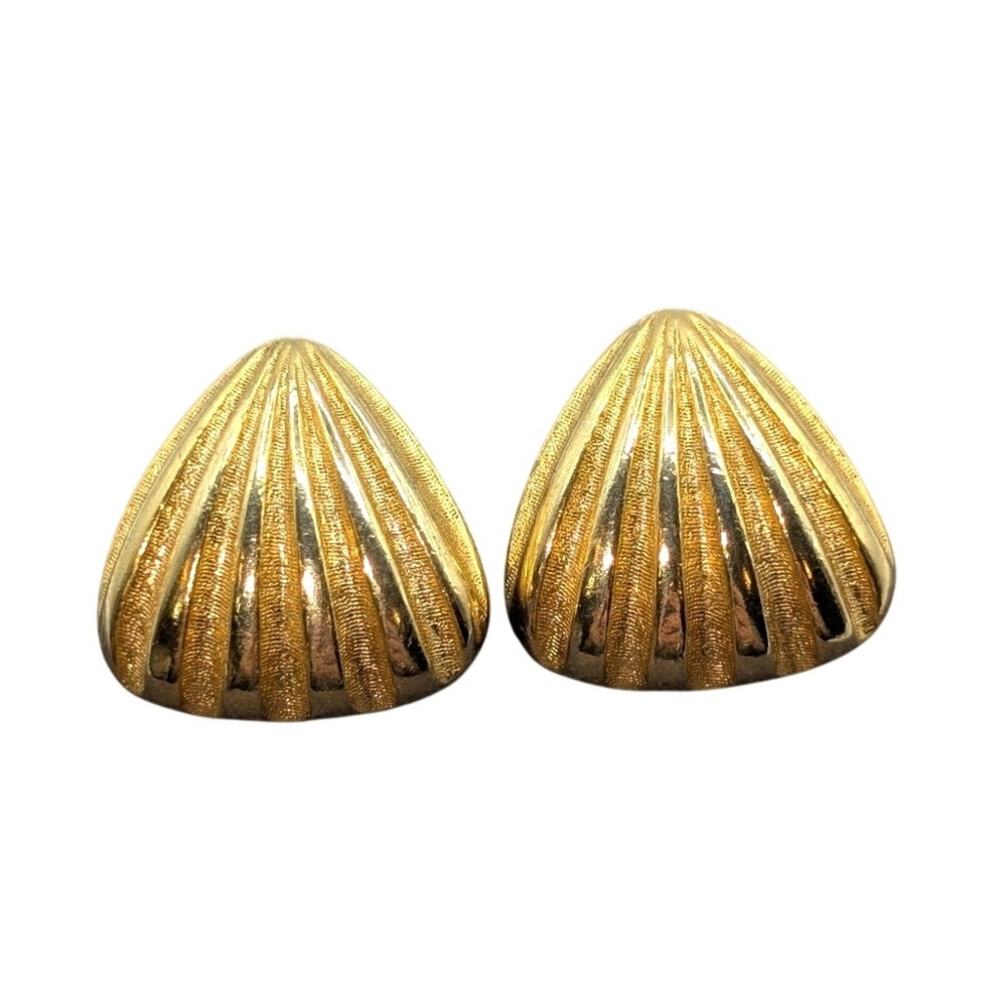 Vintage Gold Tone Textured & Polished Shell/Fan Shaped Clip On Earrings